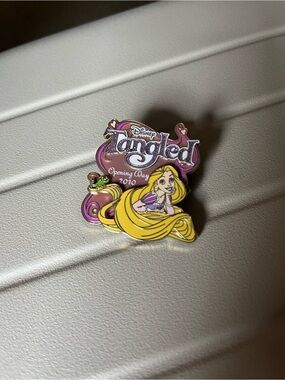 Disney Silver Collectible Enamel Pin Backing with Black Rubber Clutches